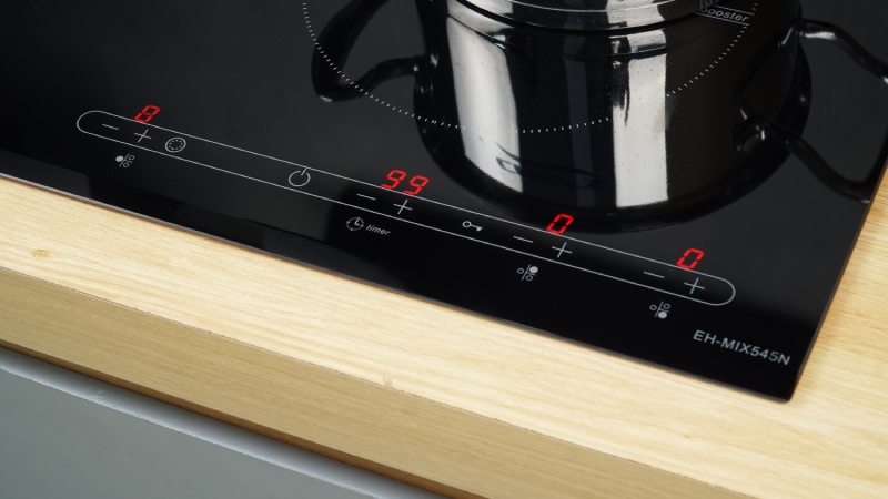 Bảng điều khiển của bếp điện từ Chefs EH-MIX545