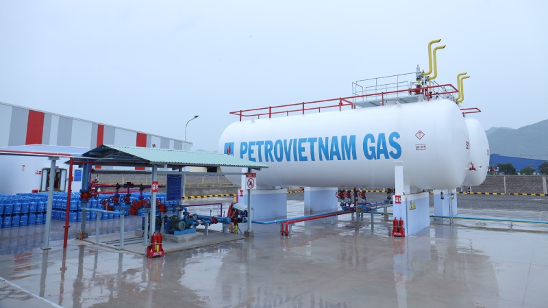Nhà máy chiết nạp bình gas petrovietnam xanh