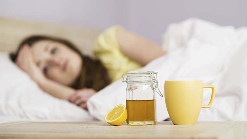 Người bị cảm nên uống gì? Nước chanh mật ong