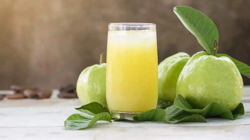 Nước ép trị mụn nội tiết - nước ép ổi